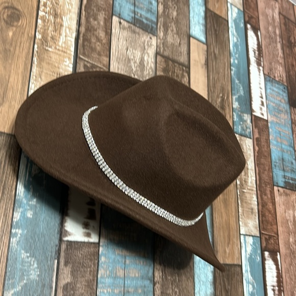 Brown western costume hat with embellishment - Picture 10 of 11